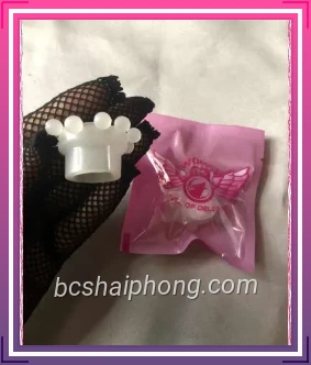 vong deo duong vat silicon trang 1 nen.webp